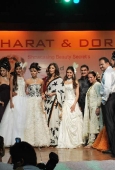 Isha Koppikar and Aarti Chabbria walk the ramp for Bharat n Dorris on day 2 - inditop.com 9