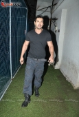 John and Bipasha spotted entering PVR to watch Inception - inditop.com5