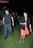 John and Bipasha spotted entering PVR to watch Inception - inditop.com7