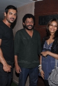 John and Bipasha watch Dombivli Fast - inditop.com2