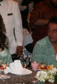 Kangana Ranaut  and Sanjay Dutt with her wife grace Knockout Iftaar party - inditop.com23