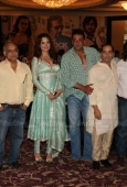 Kangana Ranaut  and Sanjay Dutt with her wife grace Knockout Iftaar party - inditop.com29