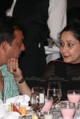 Kangana Ranaut  and Sanjay Dutt with her wife grace Knockout Iftaar party - inditop.com6