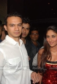 Kareen Kapoor & Saif ali khan at I am She finals red carpet - inditop.com10