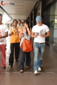 Kareena Kapoor and saif arrive back in Mumbai From IIFA - inditop.com1