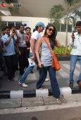 Kareena Kapoor and saif arrive back in Mumbai From IIFA - inditop.com14