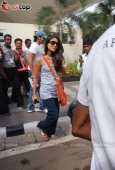 Kareena Kapoor and saif arrive back in Mumbai From IIFA - inditop.com15