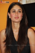 Kareena Kapoor at the 3 Idiots script book launch - inditop.com23