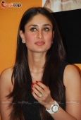 Kareena Kapoor at the 3 Idiots script book launch - inditop.com24