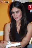 Kareena Kapoor at the 3 Idiots script book launch - inditop.com26