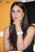 Kareena Kapoor at the 3 Idiots script book launch - inditop.com27