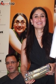 Kareena Kapoor at the 3 Idiots script book launch - inditop.com36