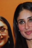 Kareena Kapoor at the 3 Idiots script book launch - inditop.com45