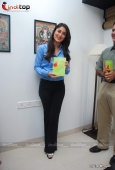 Kareena Kapoor launches the Marathi version of Rutuja Diwekar book Dont Lose Your Mind, Lose Your Weight - inditop.com   21