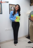 Kareena Kapoor launches the Marathi version of Rutuja Diwekar book Dont Lose Your Mind, Lose Your Weight - inditop.com   23