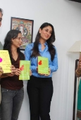 Kareena Kapoor launches the Marathi version of Rutuja Diwekar book Dont Lose Your Mind, Lose Your Weight - inditop.com   9