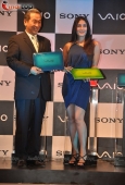 Kareena Kapoor unveils latest Sony Viao series Laptop - inditop.com1