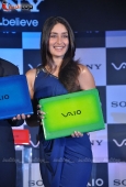 Kareena Kapoor unveils latest Sony Viao series Laptop - inditop.com11