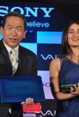 Kareena Kapoor unveils latest Sony Viao series Laptop - inditop.com15