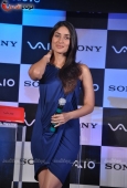 Kareena Kapoor unveils latest Sony Viao series Laptop - inditop.com16