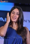 Kareena Kapoor unveils latest Sony Viao series Laptop - inditop.com17