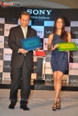 Kareena Kapoor unveils latest Sony Viao series Laptop - inditop.com4