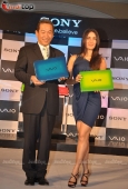 Kareena Kapoor unveils latest Sony Viao series Laptop - inditop.com7