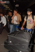 Lara Dutta, Ritesh Deshmukh, Vivek Oberoi airport pics as they leave for IIFA Colombo - inditop.com15