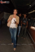 Lara Dutta, Ritesh Deshmukh, Vivek Oberoi airport pics as they leave for IIFA Colombo - inditop.com8