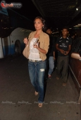 Lara Dutta, Ritesh Deshmukh, Vivek Oberoi airport pics as they leave for IIFA Colombo - inditop.com9