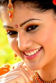 Photoshoot of Telugu Heroine Tapasee - inditop.com19