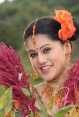 Photoshoot of Telugu Heroine Tapasee - inditop.com24