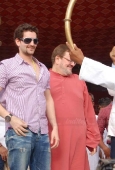 Neil, Jackie, Rajesh Khanna, Sunil and Jeetendra dancing at Ram Kadams dahi handi - inditop.com21