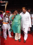 Neil, Jackie, Rajesh Khanna, Sunil and Jeetendra dancing at Ram Kadams dahi handi - inditop.com5