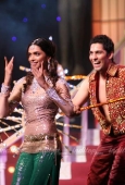 Performance pics of Deepika, Ria, Neha, Koina, Sophie at Sahara Sports Awards inditop.com  59