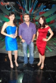 Radio team with Hot Shenaz Treasurywala & Roshni Chopra on the sets of Comedy Circus inditop.com  10