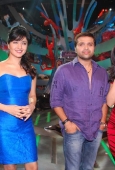 Radio team with Hot Shenaz Treasurywala & Roshni Chopra on the sets of Comedy Circus inditop.com  11