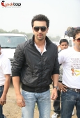 Ranbir Kapoor Flags off Bigadda Yamaha India bike Rally - inditop.com 2