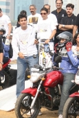 Ranbir Kapoor Flags off Bigadda Yamaha India bike Rally - inditop.com 8