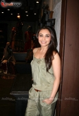 Rani Mukherjee launches Sabyasachi store - inditop.com21