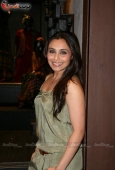 Rani Mukherjee launches Sabyasachi store - inditop.com26