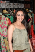 Rani Mukherjee launches Sabyasachi store - inditop.com43