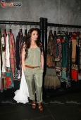 Rani Mukherjee launches Sabyasachi store - inditop.com9