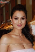 SUPER HOT Amisha Patel and Soniya Mehra at Nishka Lulla fashion preview 5