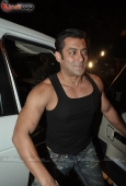 Salman Khan & Zarine at Aamir Khan Bollywood bash for Gustavo Santaolalla - inditop.com