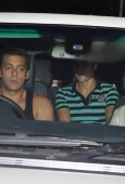 Salman Khan & Zarine at Aamir Khan Bollywood bash for Gustavo Santaolalla - inditop.com16