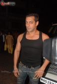 Salman Khan & Zarine at Aamir Khan Bollywood bash for Gustavo Santaolalla - inditop.com17