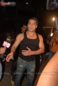 Salman Khan & Zarine at Aamir Khan Bollywood bash for Gustavo Santaolalla - inditop.com18