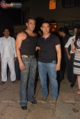 Salman Khan & Zarine at Aamir Khan Bollywood bash for Gustavo Santaolalla - inditop.com23