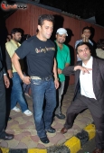 Salman Khan & malaika arora khan at Dabang pre film bash at Aurus - inditop.com 3